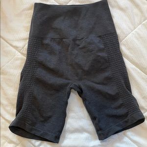 ALPHALETE BIKER SHORTS - small